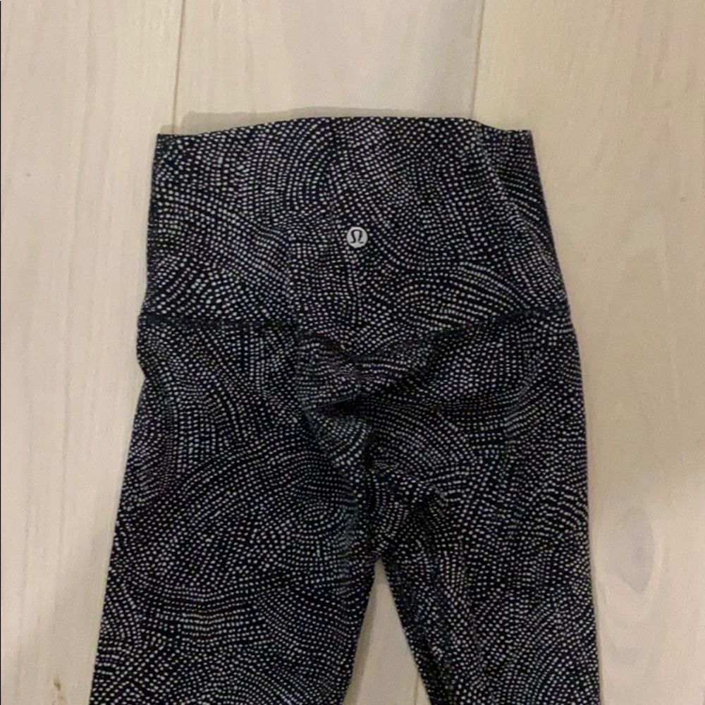 size 2, 28” align Lululemon leggings, worn once! - Picture 3 of 4